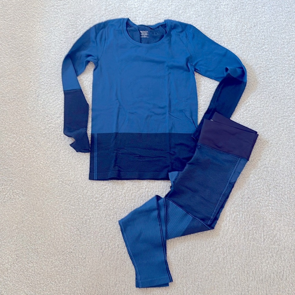 Athleta flurry colorblock base layer top and leggings - ski base layer - NWOT